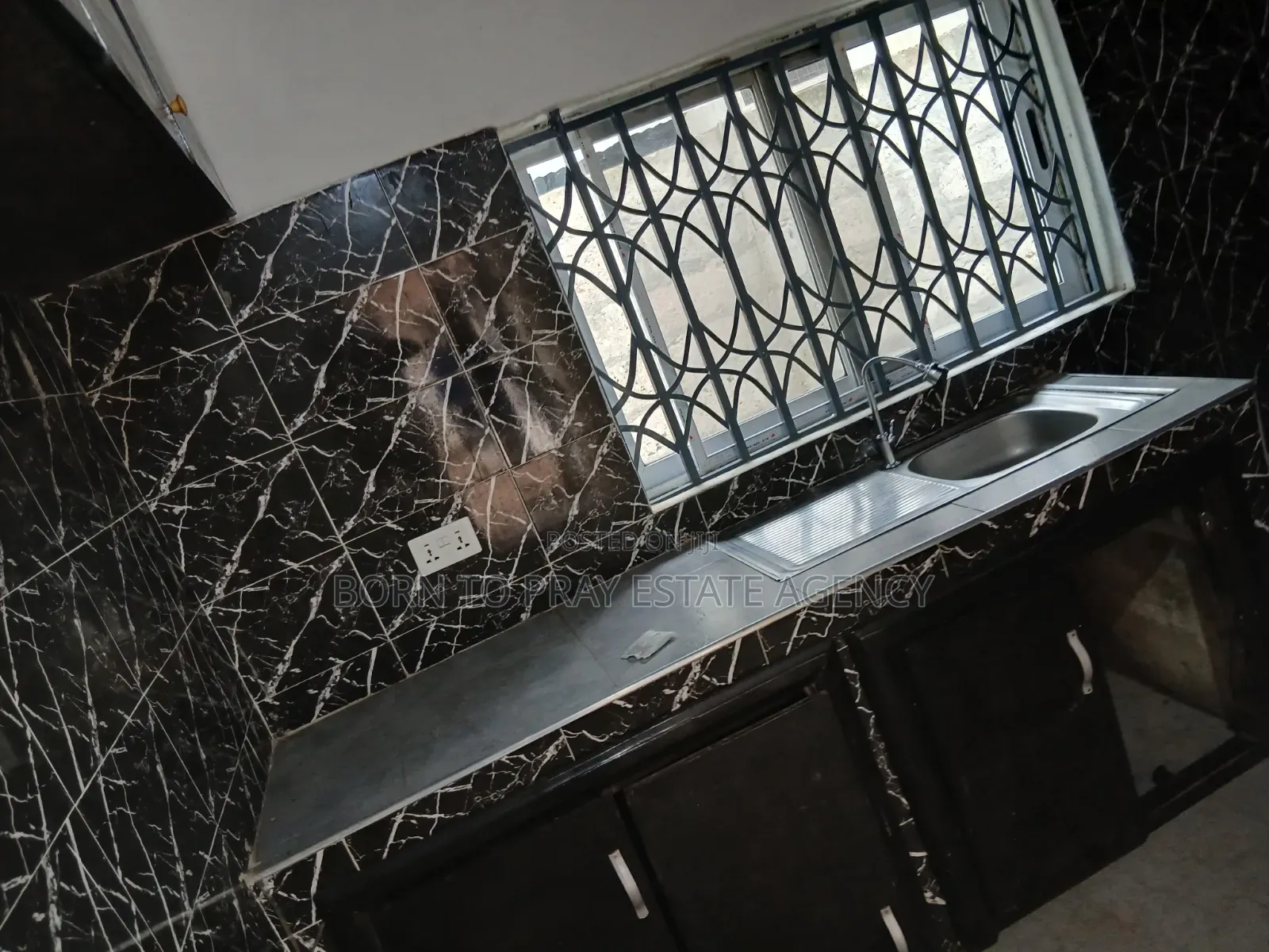2bdrm Apartment in Born To Pray Estate, Ejisu-Juaben Municipal for rent