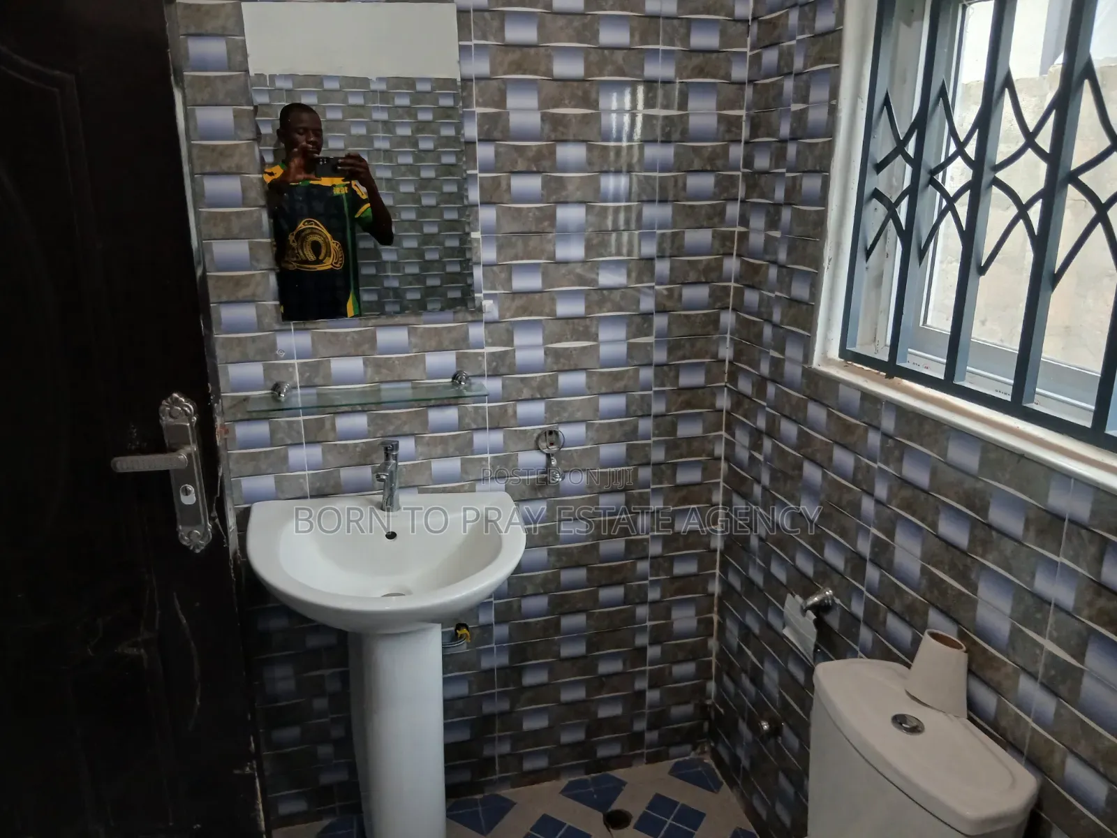 2bdrm Apartment in Born To Pray Estate, Ejisu-Juaben Municipal for rent