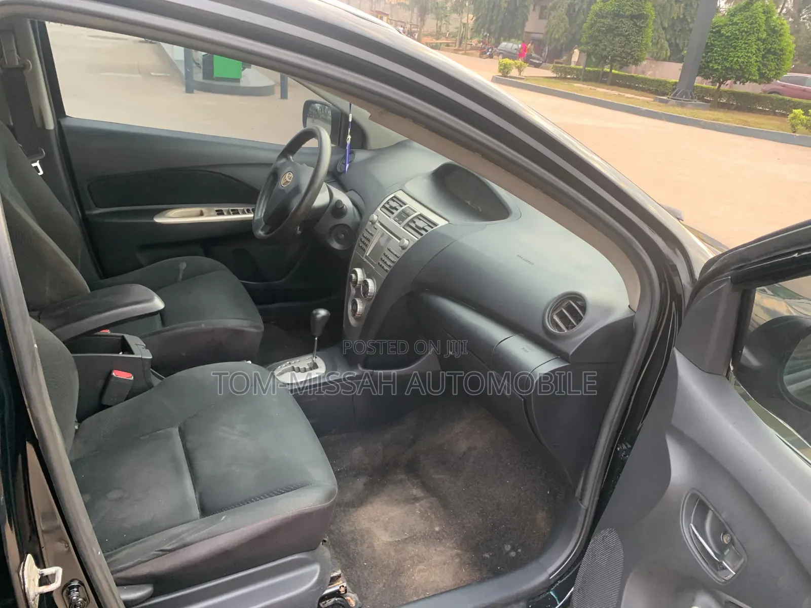 Toyota Yaris 2010 Black