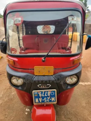 Bajaj Avenger 150 Street 2025 Red
