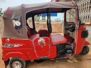 Bajaj Avenger 150 Street 2025 Red