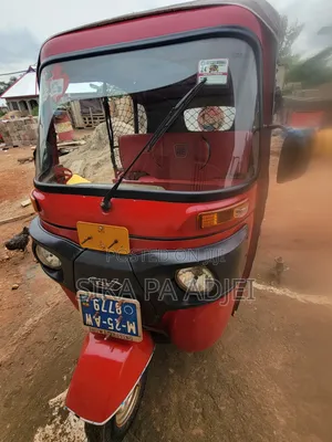 Bajaj Avenger 150 Street 2025 Red