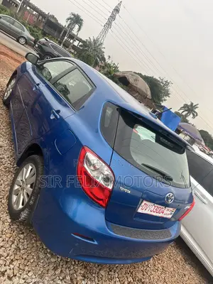 Toyota Matrix L Hatchback FWD (1.8L 4cyl 5M) 2011 Blue