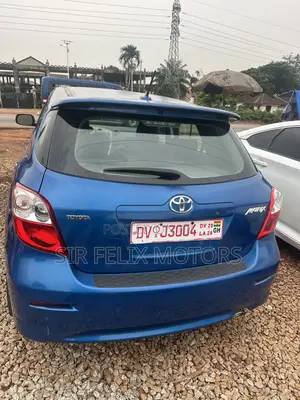 Toyota Matrix L Hatchback FWD (1.8L 4cyl 5M) 2011 Blue