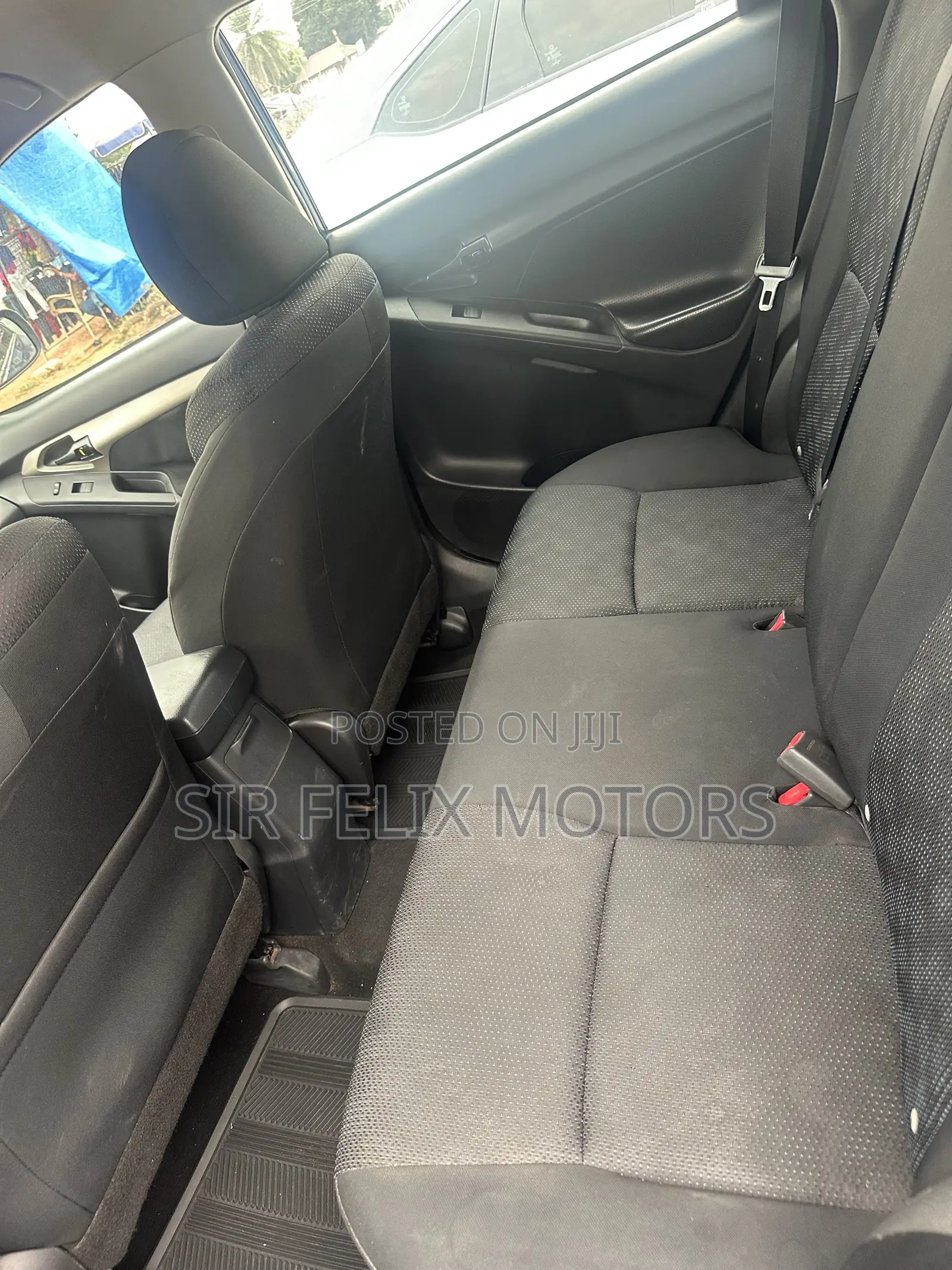 Toyota Matrix L Hatchback FWD (1.8L 4cyl 5M) 2011 Blue