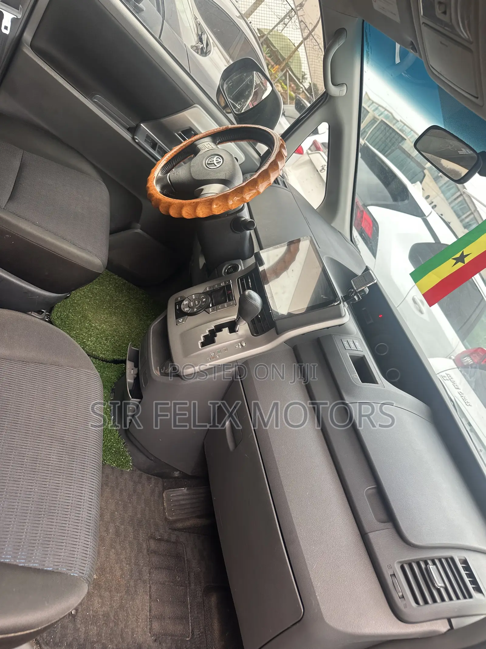 Toyota Voxy X L Edition 2WD 8-Seater 2013 Black