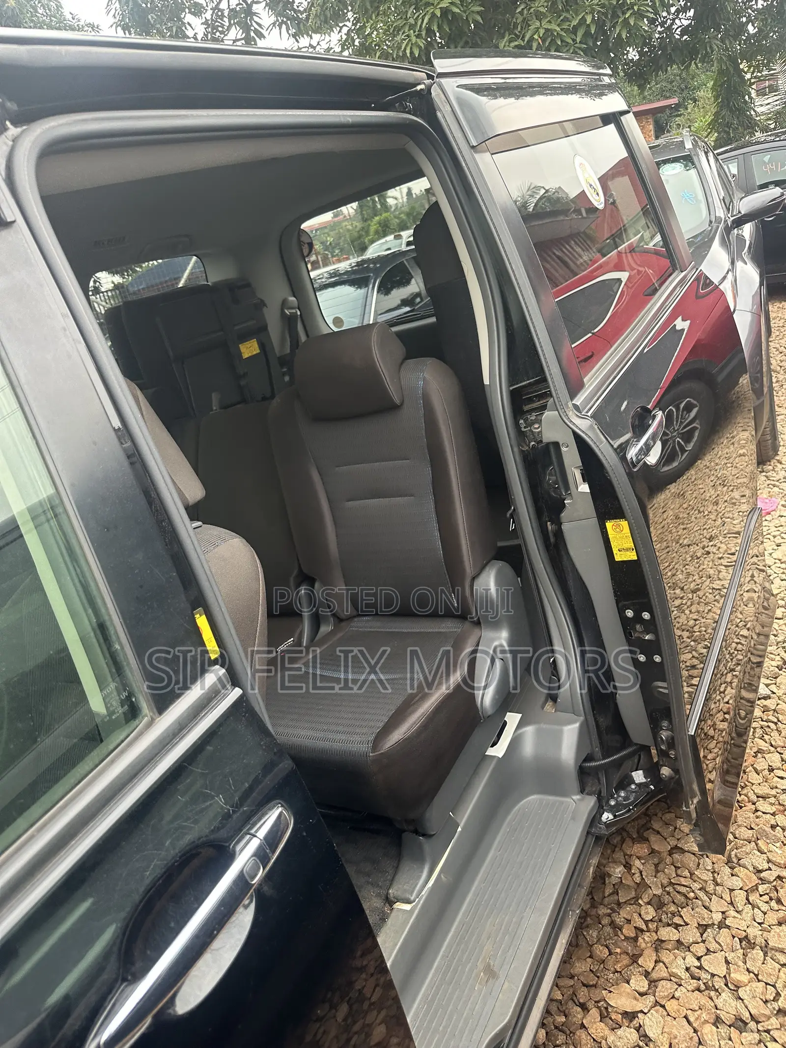 Toyota Voxy X L Edition 2WD 8-Seater 2013 Black