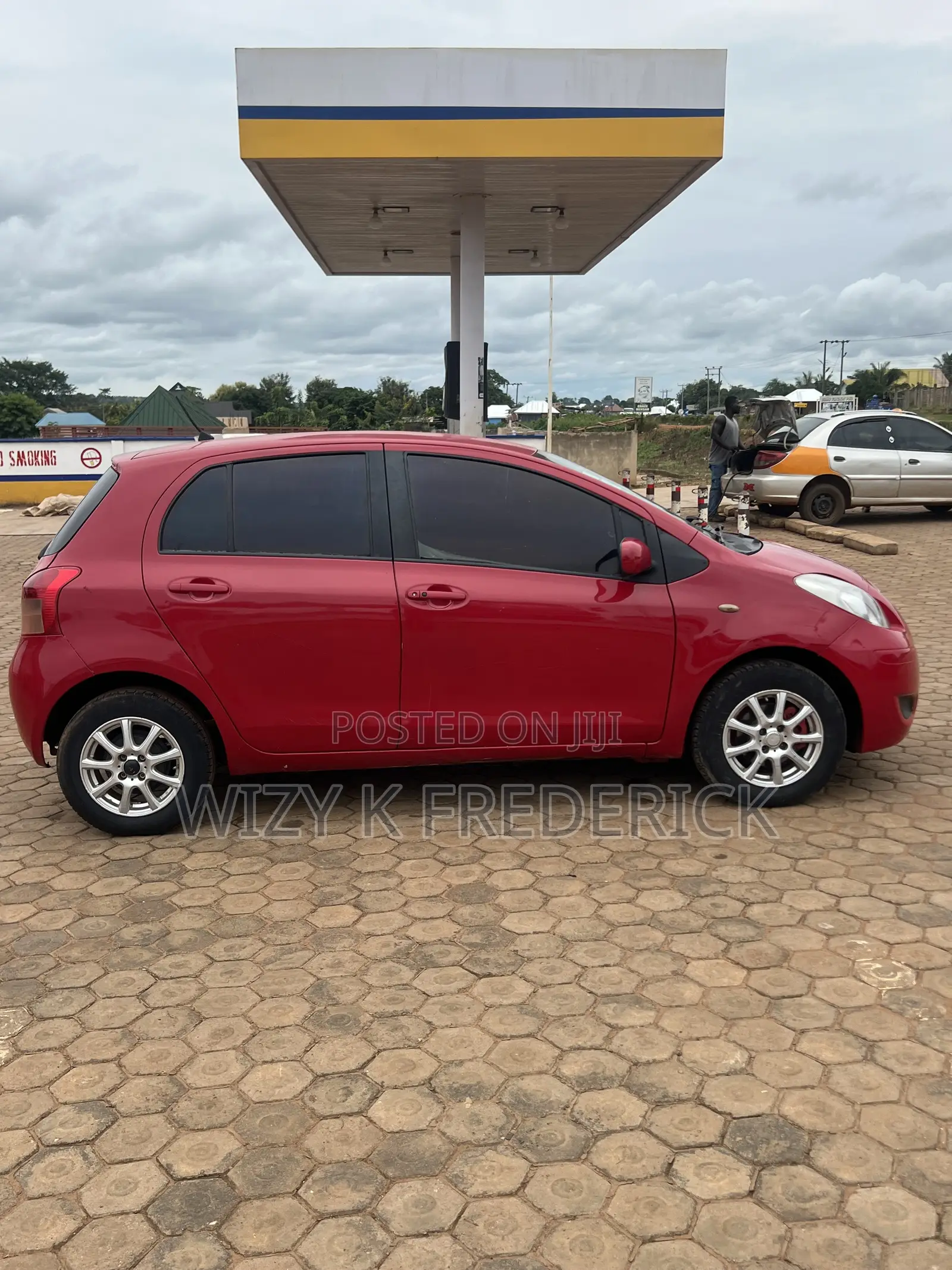 Toyota Vitz 1.5 FWD 5dr 2010 Red