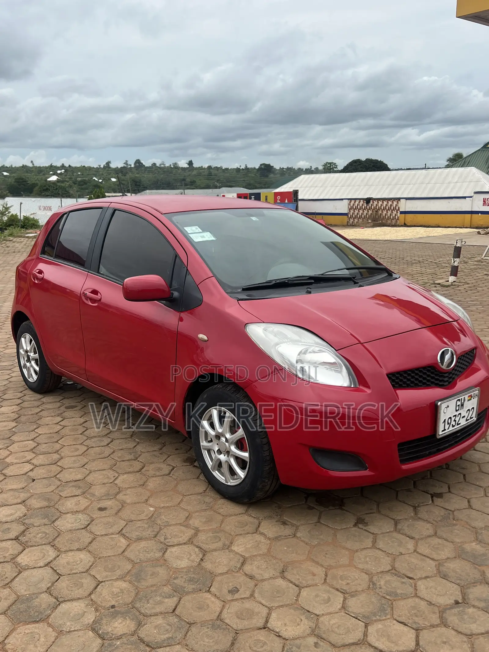Toyota Vitz 1.5 FWD 5dr 2010 Red