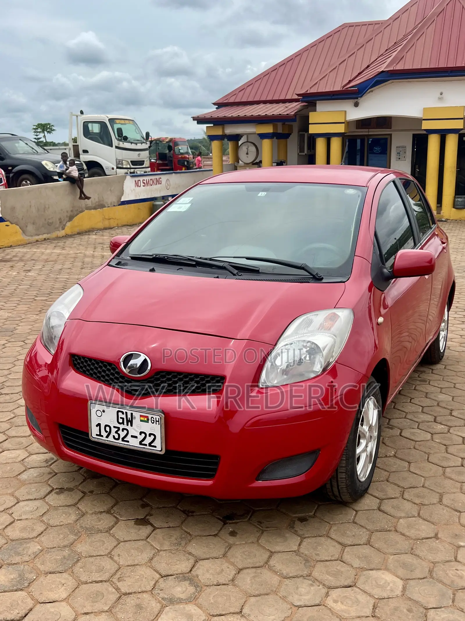 Toyota Vitz 1.5 FWD 5dr 2010 Red