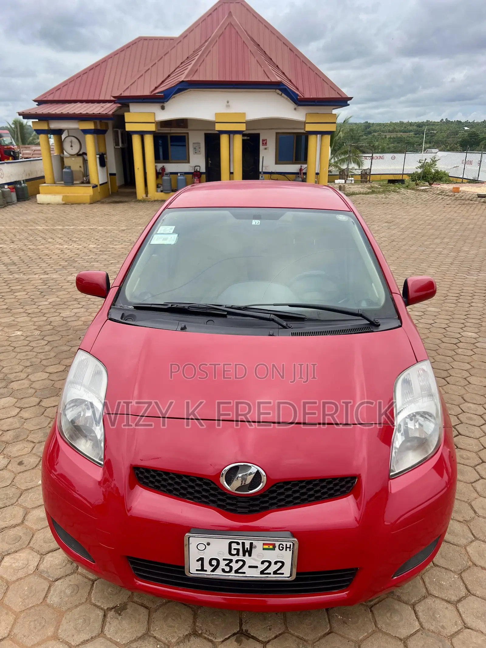 Toyota Vitz 1.5 FWD 5dr 2010 Red