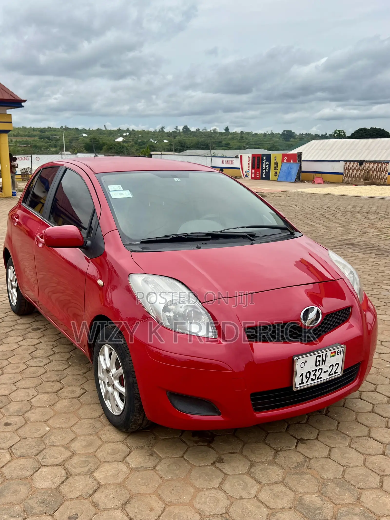 Toyota Vitz 1.5 FWD 5dr 2010 Red