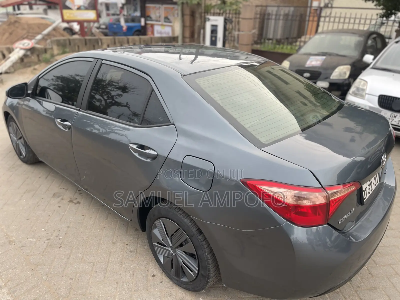 Toyota Corolla LE 4dr Sedan (1.8L 4cyl CVT) 2017 Gray