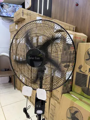 18” Solar Rechargeable Fan With LED Bulbs
