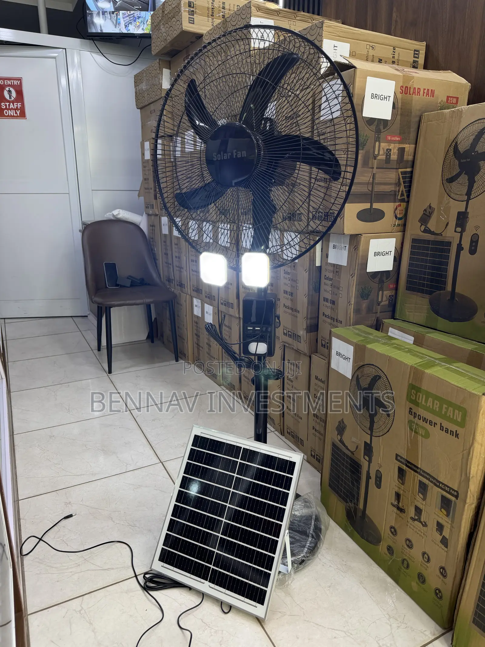 18” Solar Rechargeable Fan With LED Bulbs