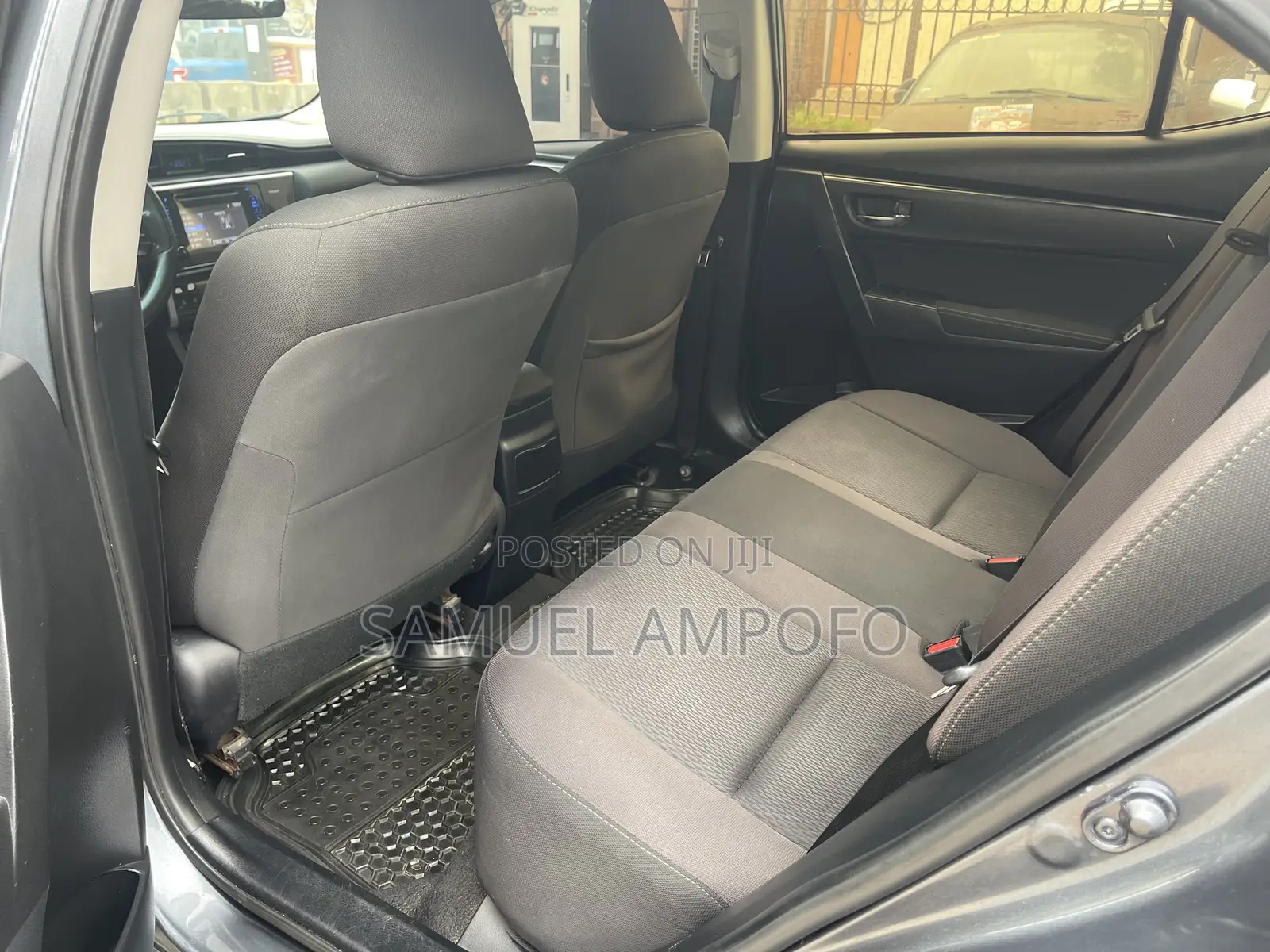 Toyota Corolla LE 4dr Sedan (1.8L 4cyl CVT) 2017 Gray