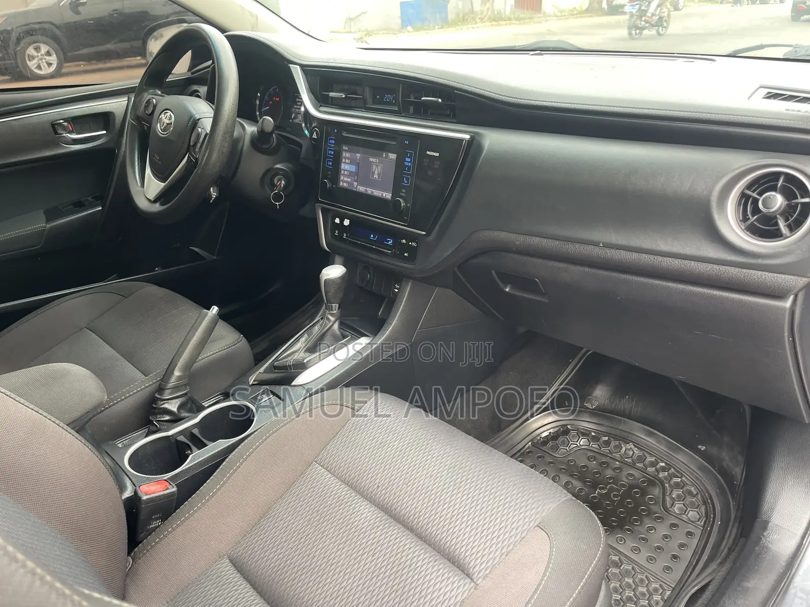 Toyota Corolla LE 4dr Sedan (1.8L 4cyl CVT) 2017 Gray