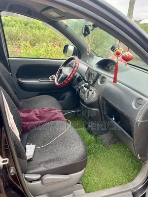 Toyota Sienta 1.5 FWD 2012 Black