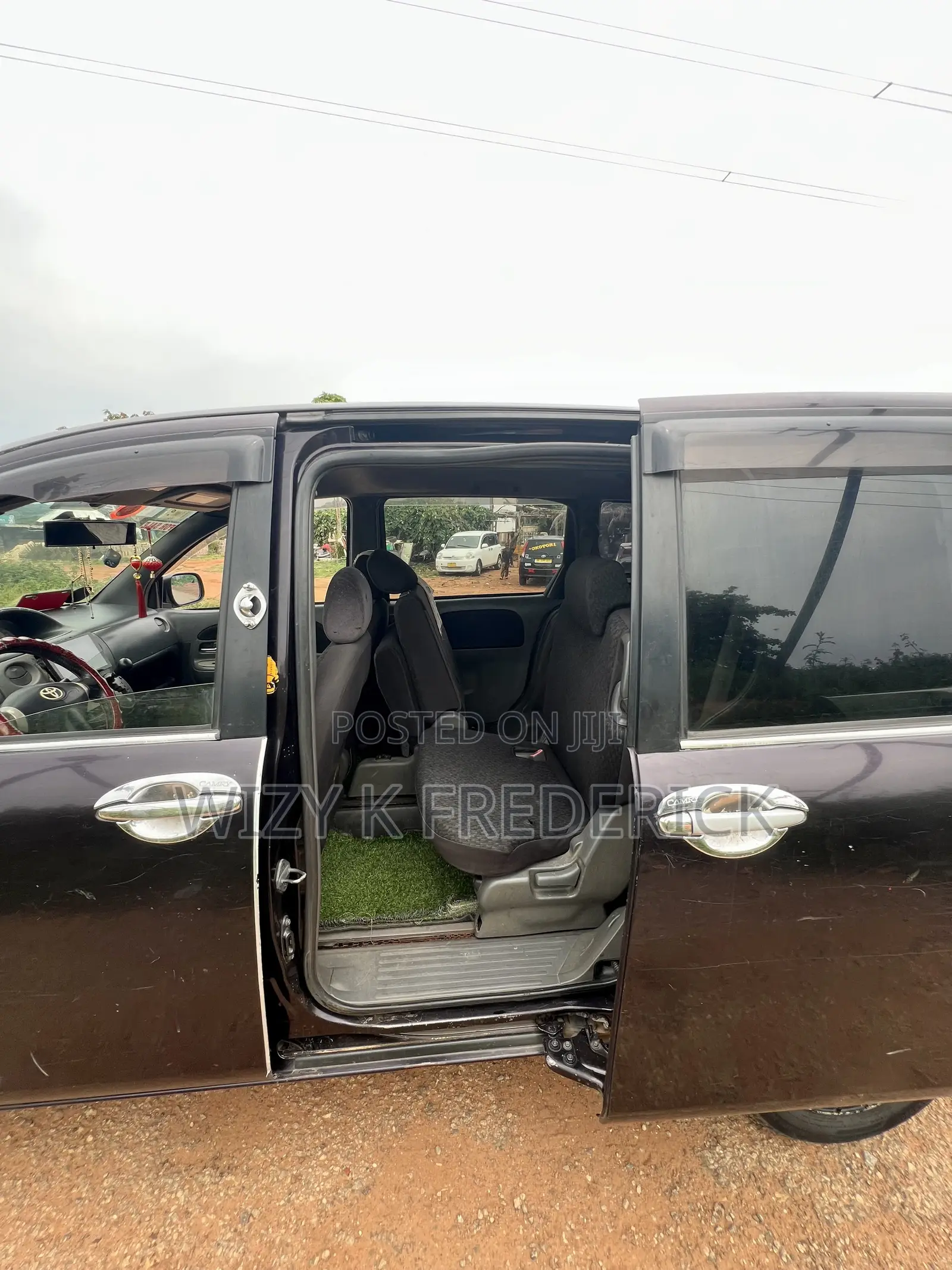 Toyota Sienta 1.5 FWD 2012 Black