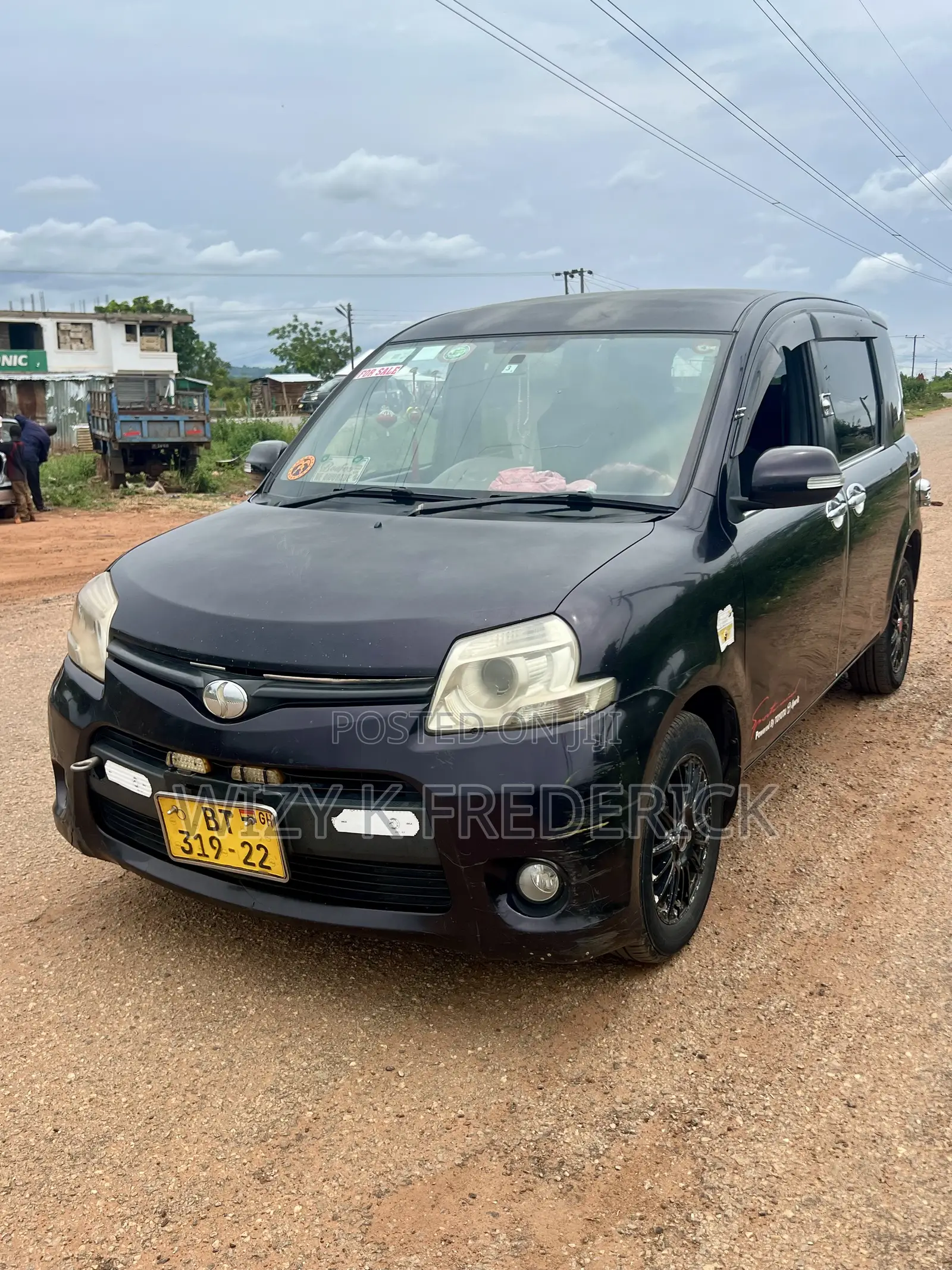 Toyota Sienta 1.5 FWD 2012 Black