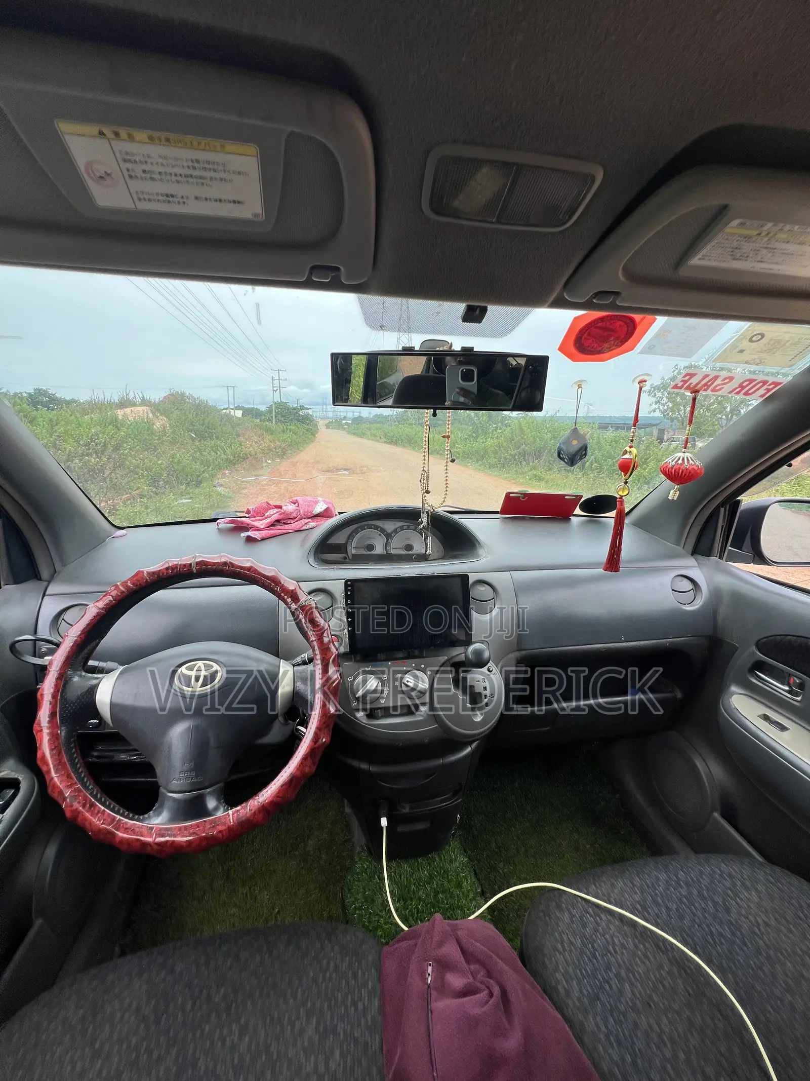 Toyota Sienta 1.5 FWD 2012 Black