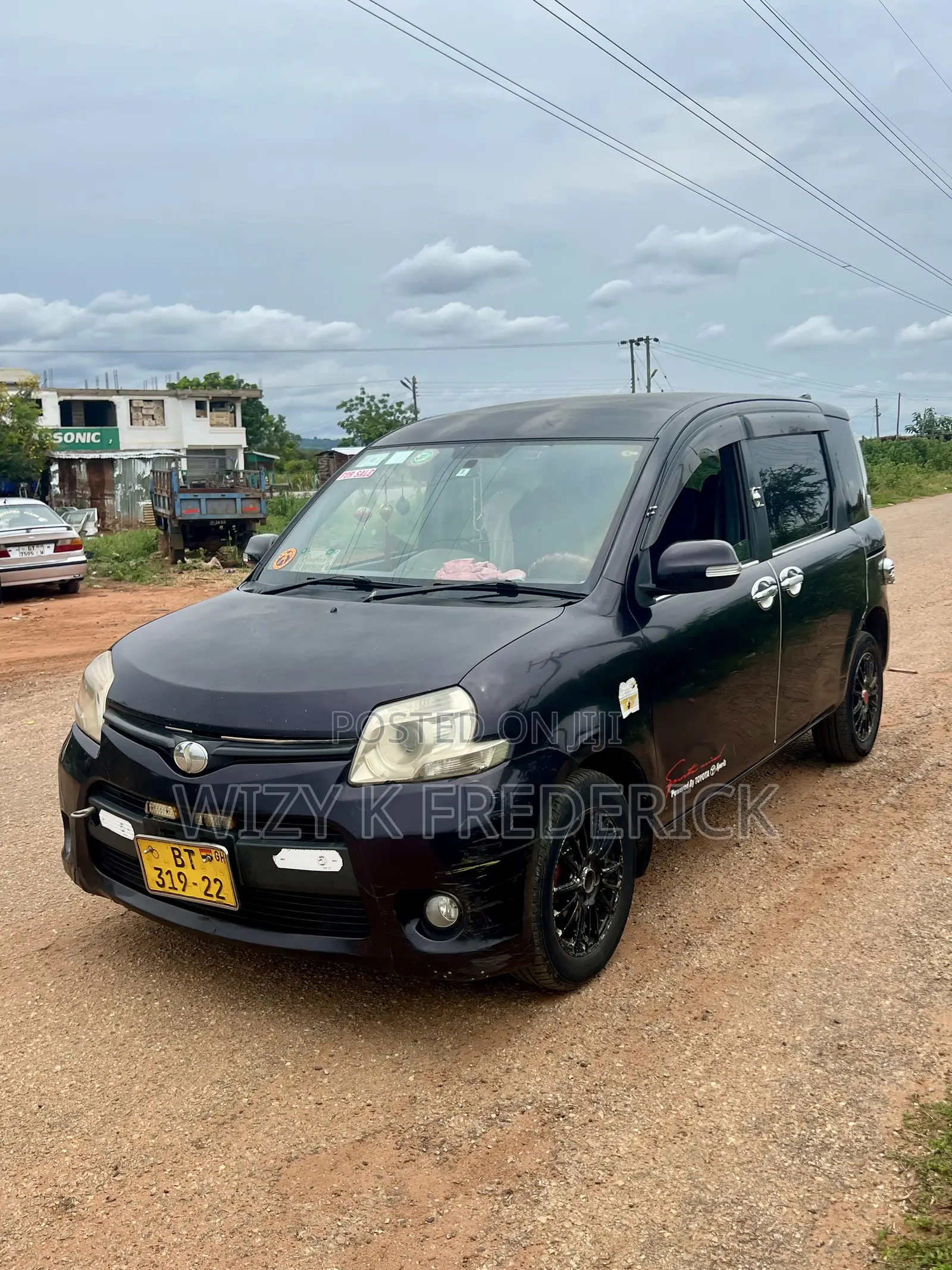 Toyota Sienta 1.5 FWD 2012 Black