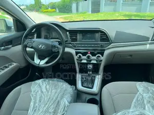 Hyundai Elantra SEL 2019 Silver
