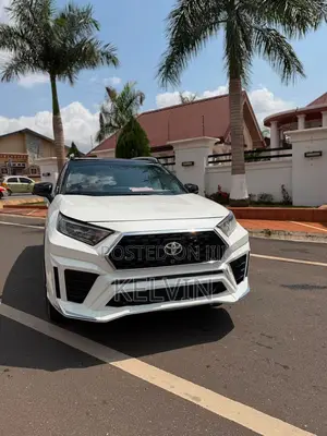 Toyota RAV4 XLE AWD 2019 White