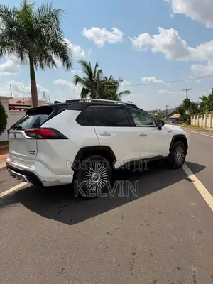 Toyota RAV4 XLE AWD 2019 White