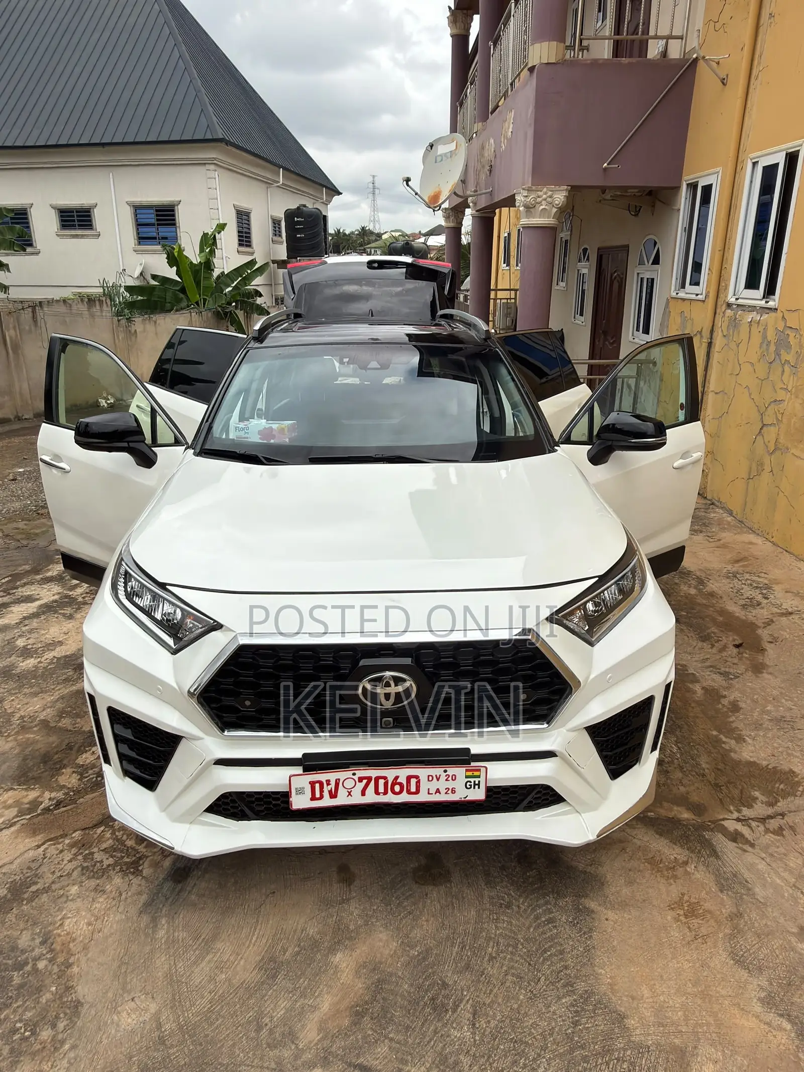 Toyota RAV4 XLE AWD 2019 White