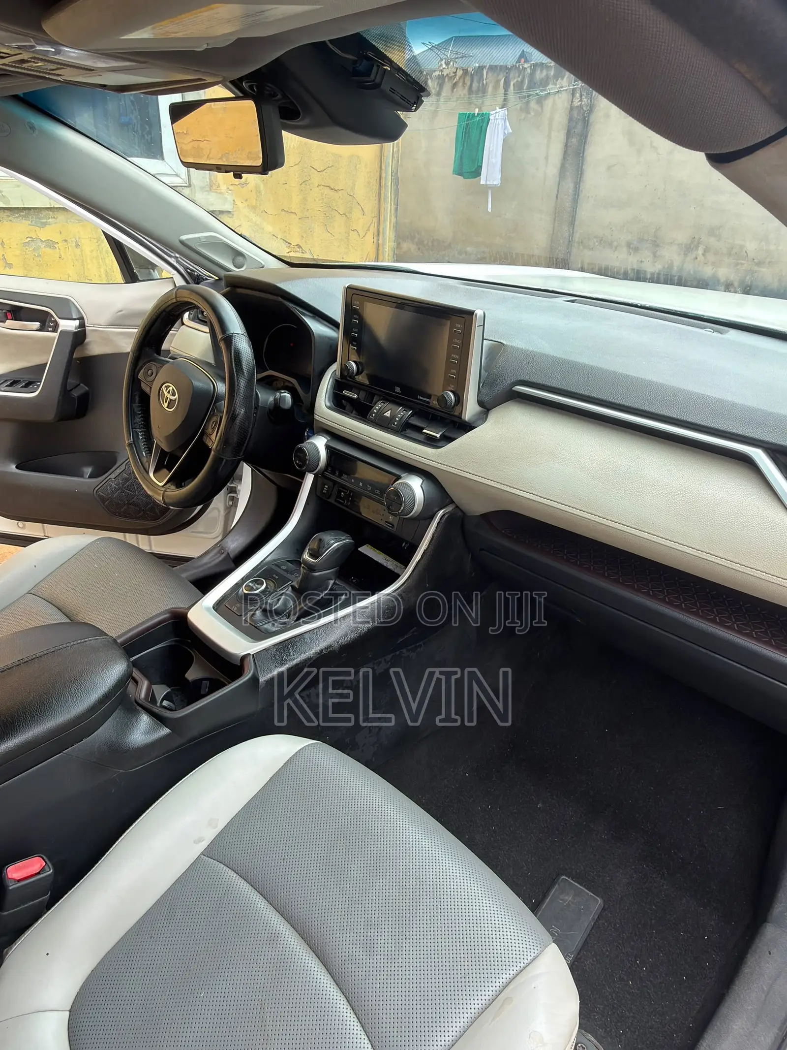 Toyota RAV4 XLE AWD 2019 White