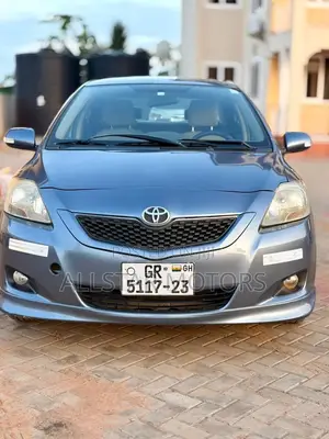 Toyota Yaris Base Sedan 4dr 2010 Red