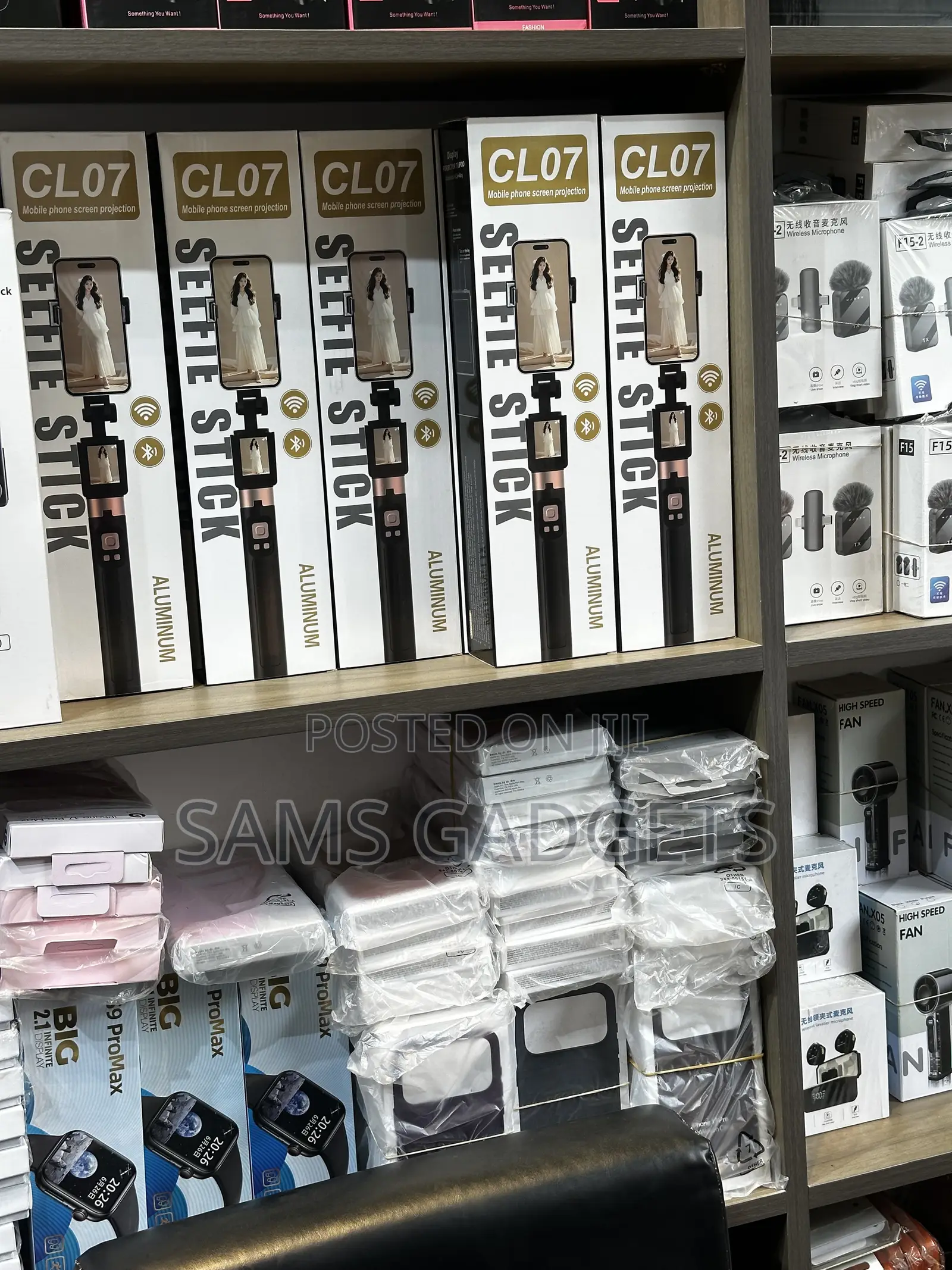 CL07 Bluetooth Selfie Stick Tripod Stand With Screen Projection