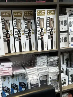 CL07 Bluetooth Selfie Stick Tripod Stand With Screen Projection