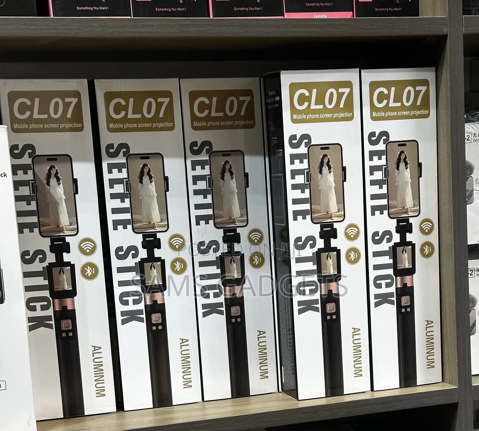CL07 Bluetooth Selfie Stick Tripod Stand With Screen Projection