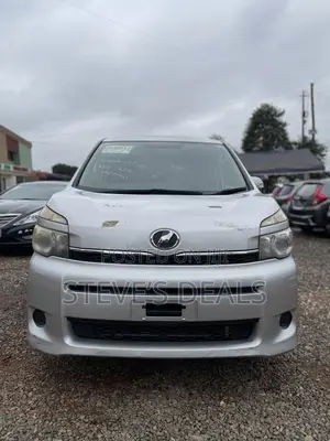 Toyota Voxy 2012 Silver
