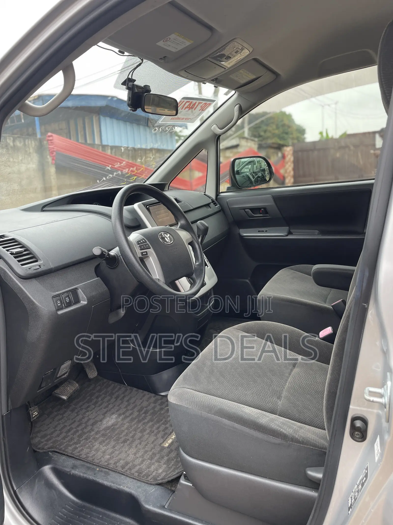 Toyota Voxy 2012 Silver