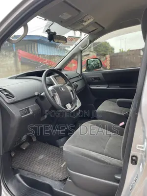 Toyota Voxy 2012 Silver