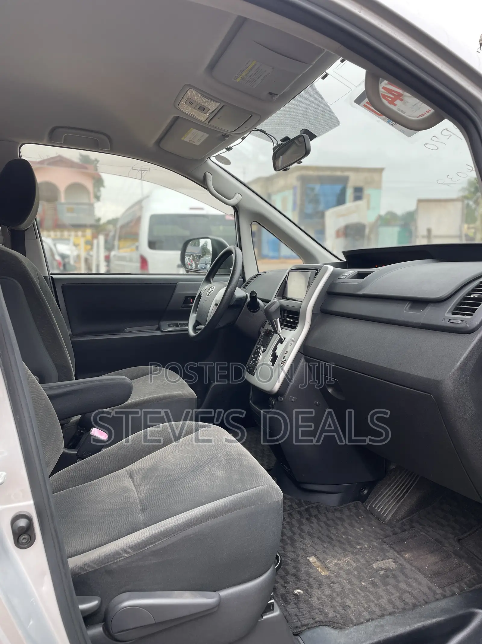 Toyota Voxy 2012 Silver