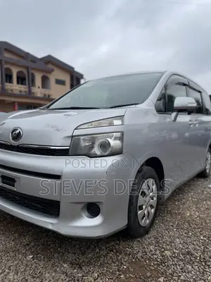 Toyota Voxy 2012 Silver