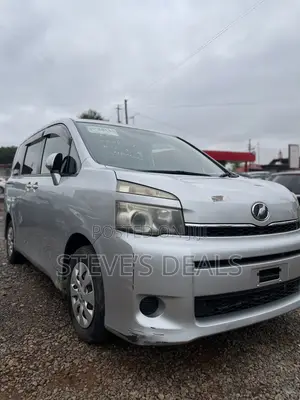 Toyota Voxy 2012 Silver