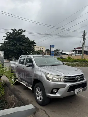 Toyota Hilux Revo Double Cab Petrol 2.7 AWD 2016 Gray
