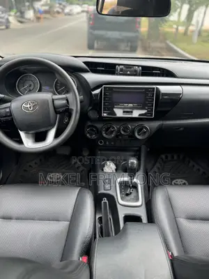 Toyota Hilux Revo Double Cab Petrol 2.7 AWD 2016 Gray