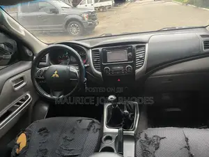 Mitsubishi Pajero 2016 Blue
