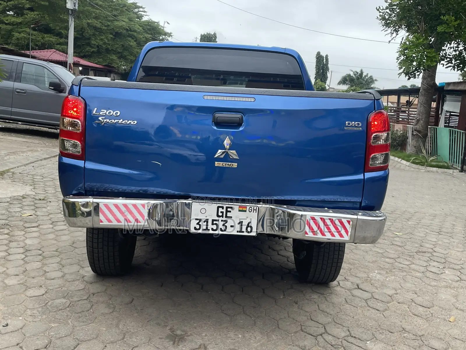 Mitsubishi Pajero 2016 Blue