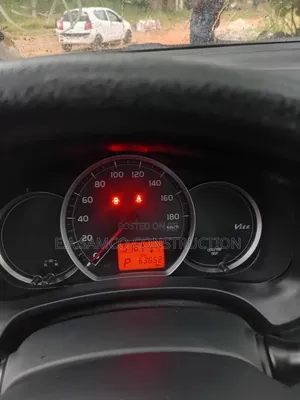 Toyota Vitz 2013 Silver