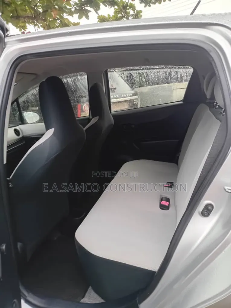 Toyota Vitz 2013 Silver