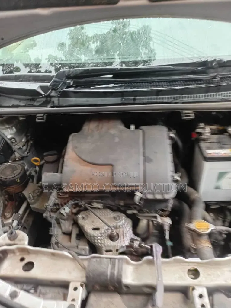 Toyota Vitz 2013 Silver