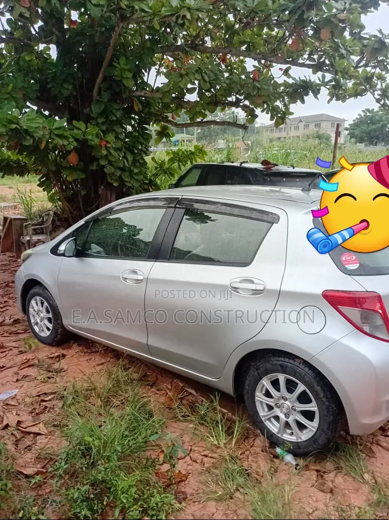 Toyota Vitz 2013 Silver