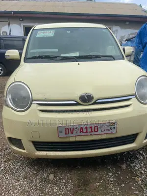 Toyota Sienta 1.5 AWD 2012 Yellow